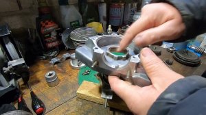 Сборка двигателя Д-8 от мопеда Рига-13 .