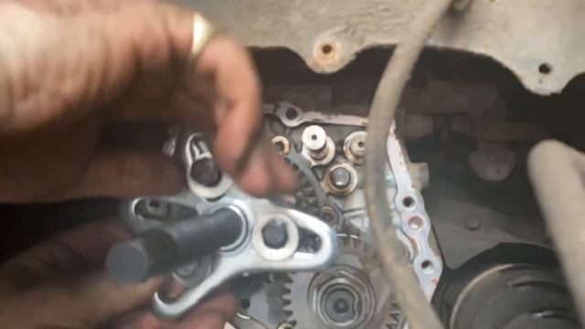 Toyota RAV4 5th gear removal part2 смотреть онлайн