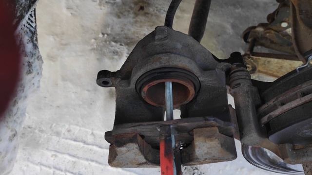 Приспособление для сдавливания переднего тормозного цилиндра сделанное своими руками. смотреть онлайн