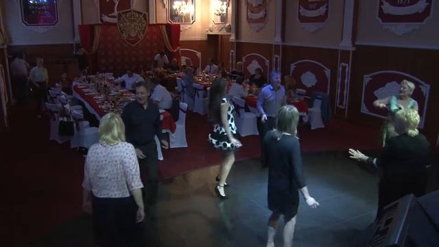 Ведущая и певица Маргарита Кормилицына. Ресторан Дубрава Холл смотреть онлайн