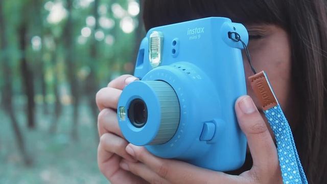 Advertisement on Polaroid Camera смотреть онлайн