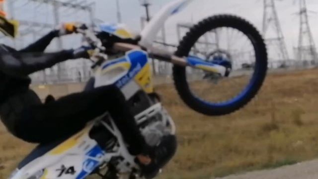 Попытки станта на MOTOLAND XT | Мотоленд валит #moto #суета #FZM #bike #yes смотреть онлайн