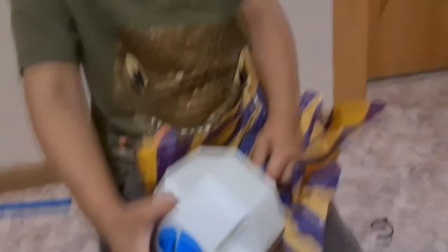 распаковка большого чупа-чупса смотреть онлайн