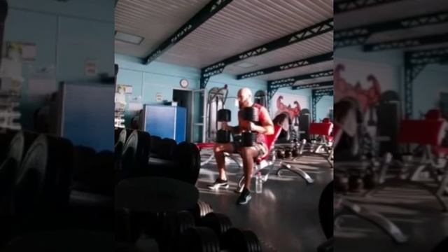 Жим гантелей весом 40 кг, под углом 45 градусов. Начинаю возвращать форму. / ТРЕЗВАЯ БОРОДА смотреть онлайн