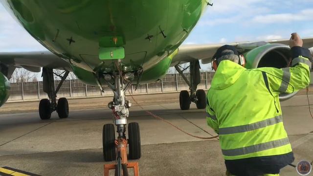 S7 Airlines Airbus A319-111 VQ-BQW S7896 TXL-DME Pushback and Engine Start смотреть онлайн