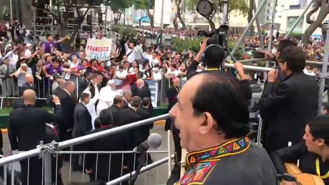 [Artículo 66] Carlos Mejía Godoy canta la Misa Campesina nicaragüense al Papa Francisco смотреть онлайн
