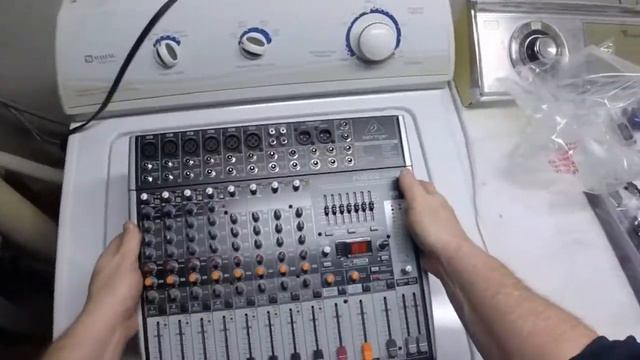 Behringer XENYX 1222USB Mixers смотреть онлайн