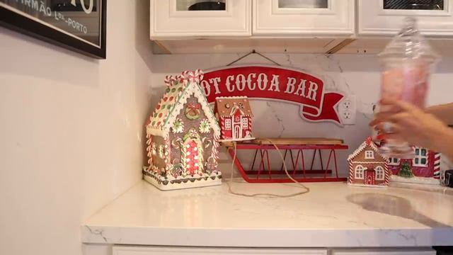 CHRISTMAS 2021 DECORATE WITH ME // KITCHEN //COCOA BAR // Lauren Nicholsen
