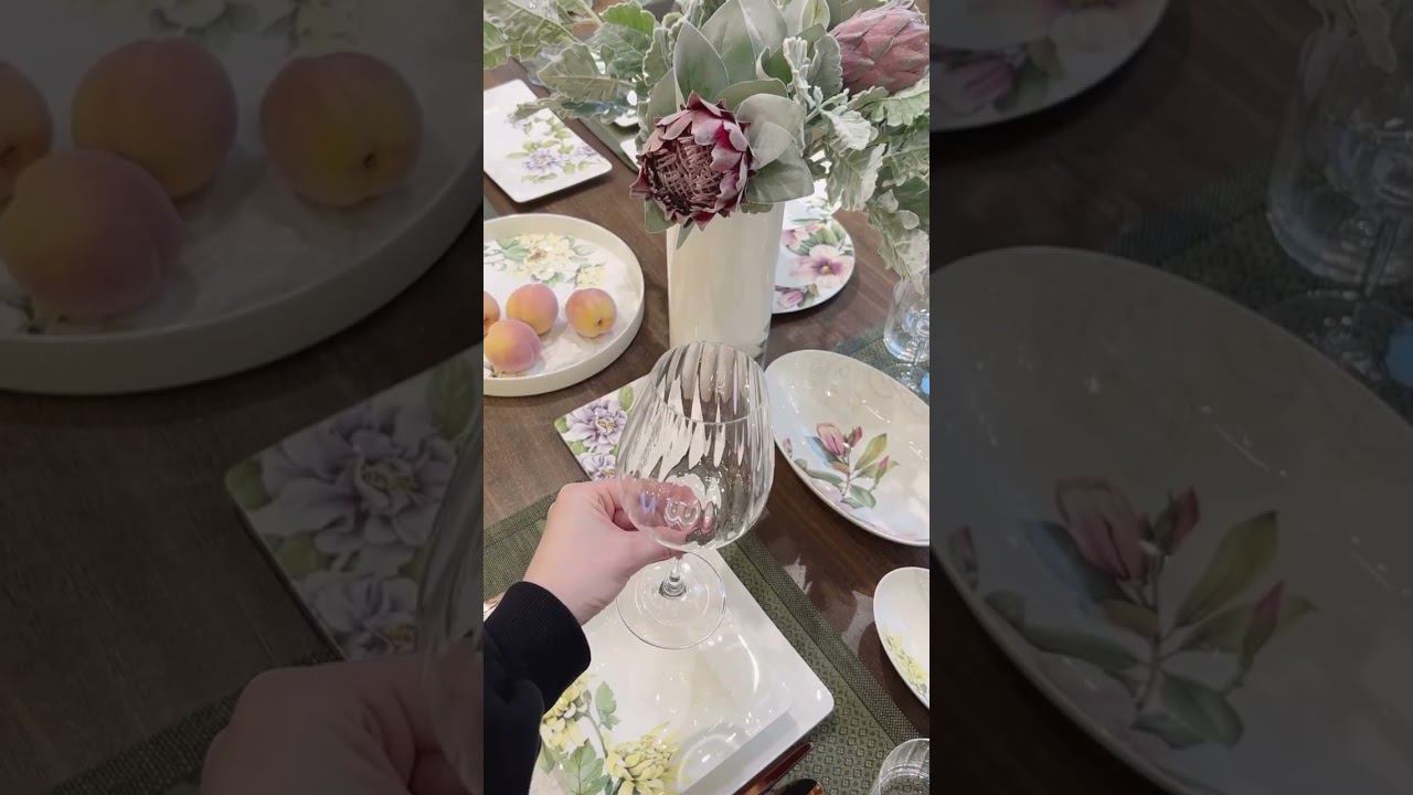 Подавайте вино изящно с бокалами из набора Rose Garden. смотреть онлайн