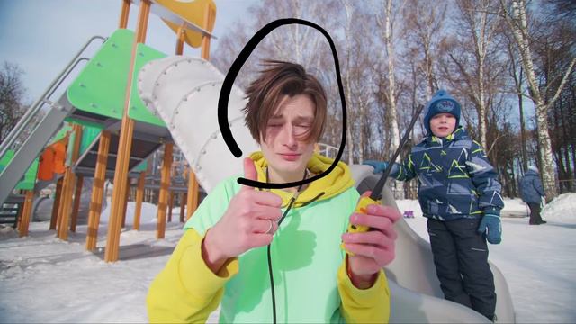 Пасхалка. Ребенок смотрит видео в реальной жизни.(^_^) смотреть онлайн