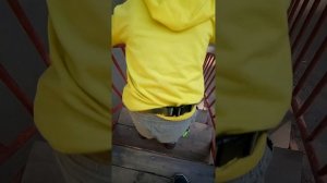 пружина спускаться по лестнице