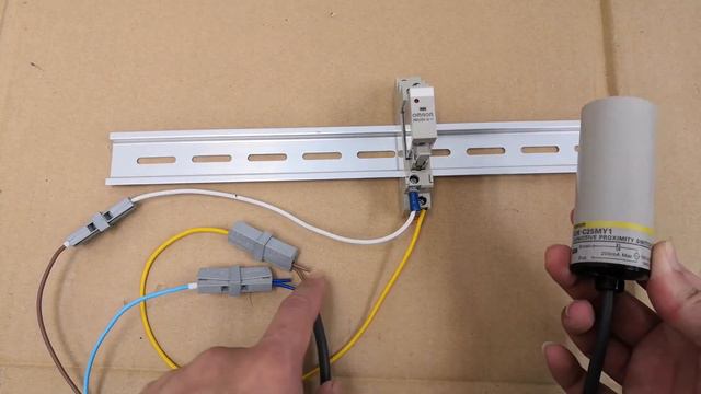 E2K C25MY1 100~240V AC With G2R-1-SN 240VAC As Load