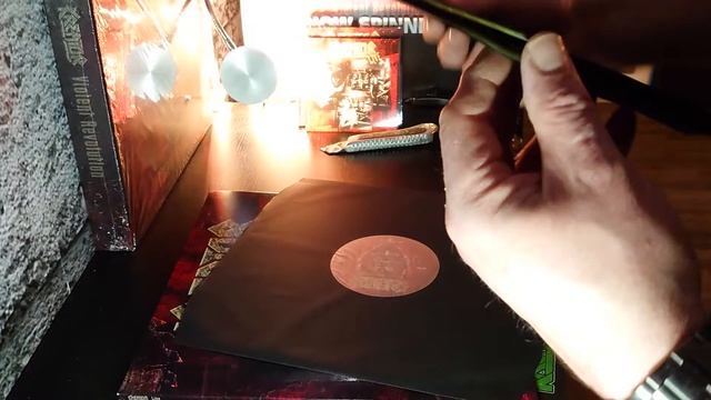 Unboxing Kreator Violent Revolution LP CD Box Comic Marble Vinyl смотреть онлайн
