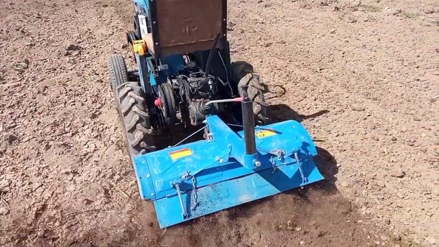 Motocultor ZUBR 12cp transformat in tractoras, la frezat. смотреть онлайн