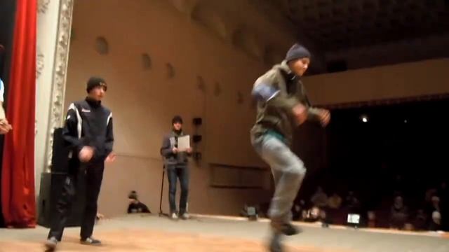 2 х 2 Бетономешалка vs ... смотреть онлайн