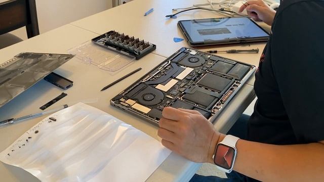 DIY:  Change Screen And Battery For 2017 MacBook Pro 15