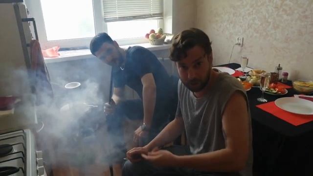 Разбивание тарелки фильма Сюрприз и бекстейджи смотреть онлайн