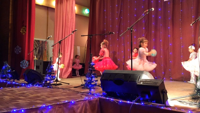 Конфетти танец Робот Бронислав смотреть онлайн