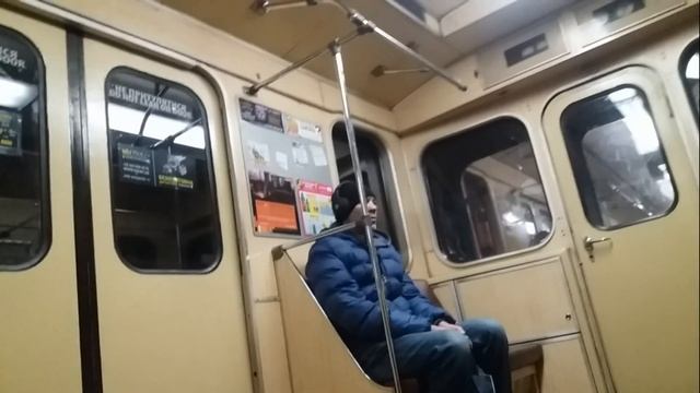 Утренняя поездка в киевском метро. Позняки-Красный Хутор.Kyiv Metro.M3
