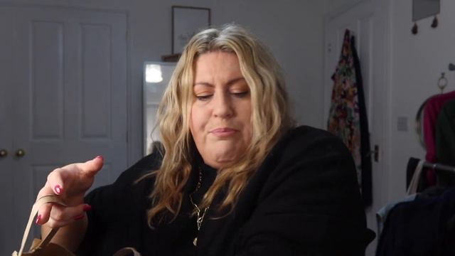 40'S CHAT & HOLIDAY SHOPPING / FEB VLOGS смотреть онлайн