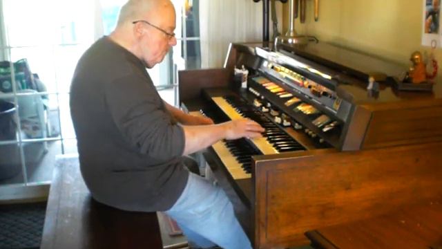 Mike Reed plays "A Walk in the Black Forest" on his Hammond Organ смотреть онлайн