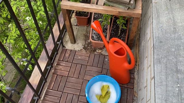 высаживаю цветы и убираю на балконе┃balcony makeover смотреть онлайн