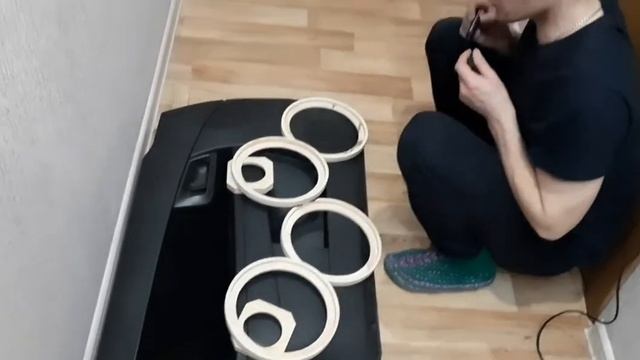 Автозвук своими руками. Обшивка приоры и 4 двадцатых динамика и 2 пищалки. Примерка. смотреть онлайн