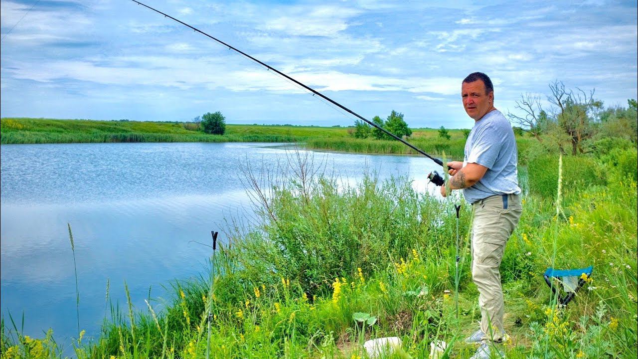 Отличная рыбалка. Наловили карасей на деревенском пруду смотреть онлайн