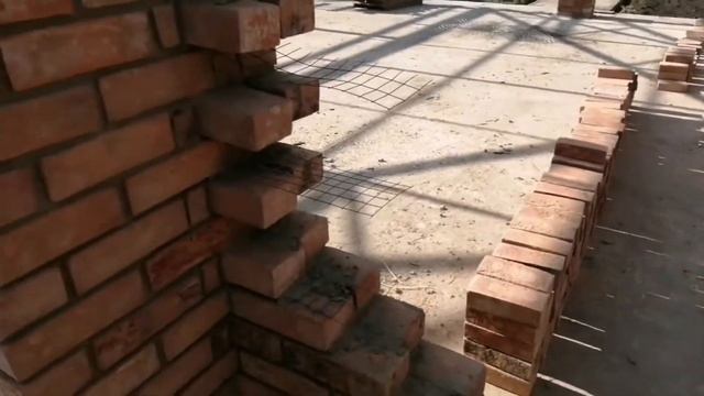 Кладка кирпича винербергер под струбцину. Кирпич Wienerberger. Строительство большой беседки.