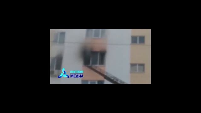 Горит квартира в жилом доме Нижнекамска смотреть онлайн