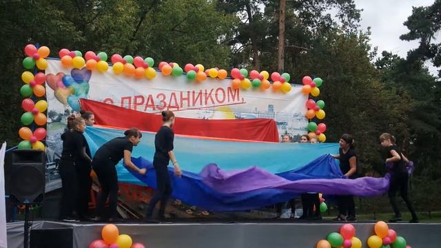Студия танца и фитнеса "Аллегория" представила спортивно-хореографический танец "Салют Москве" смотреть онлайн