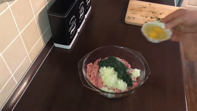 Вкусный и быстрый обед. Сочные мясные шарики с картофелем в духовке. смотреть онлайн