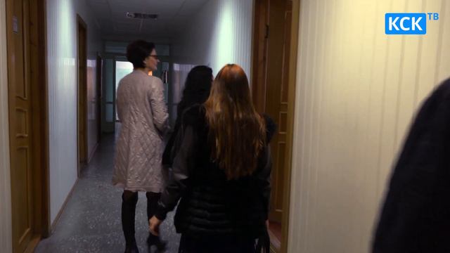 Глава прячется от жильцов смотреть онлайн