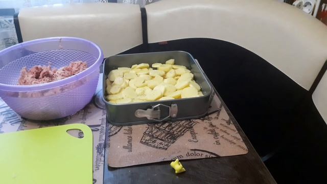 Когда незнаешь что приготовить из фарша. Запеканка из фарша и кортофеля смотреть онлайн