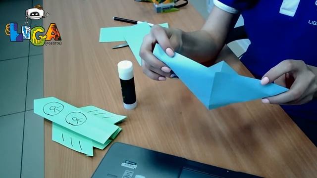 Космос! Необъятный и загадочный! Как построить ракету, чтобы она точно улетела в космос? смотреть онлайн