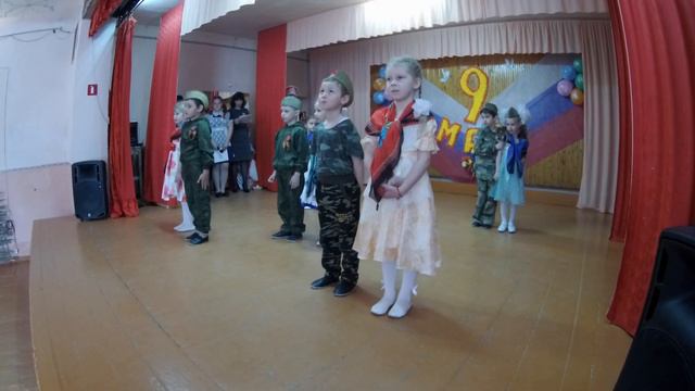 "Старинный вальс" исполняют детки д/с с.Раздольного. День Победы - 2019. смотреть онлайн