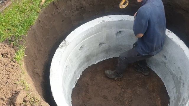 Дренажная сливная яма при высоком уровне грунтовых вод