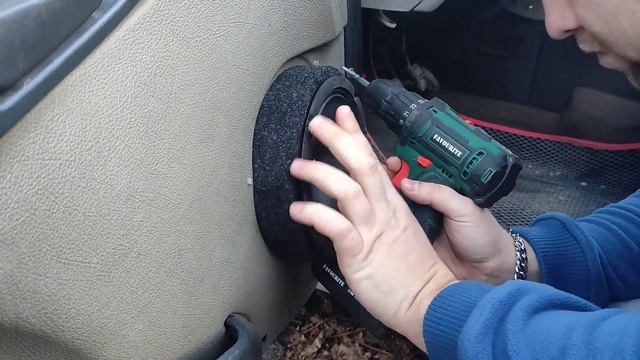 Замена штатной акустики от Nissan Almera на DL Audio Raven 165 в Lada Kalina смотреть онлайн