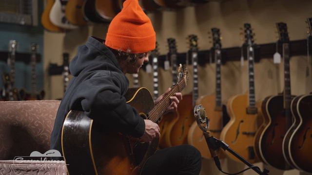 1944 Gibson J-45 played by Seth Taylor смотреть онлайн