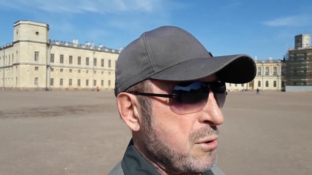 На плацу Гатчинского дворца-музея .7 апреля 2019 года,в праздник Благовещение Пресвятой Богородицы. смотреть онлайн