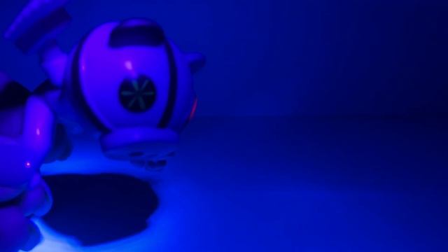 Using my BLACKLIGHT on the NEW PIGGY Glow Figures! FULL SET | Roblox Piggy Series 3, Piggy Hunt смотреть онлайн