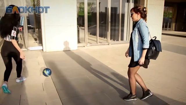 Как краснодарцы владеют мячом / Неожиданный прохожий смотреть онлайн