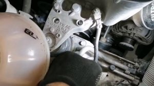 фольксваген Поло замена ремня генератора. Замена роликов