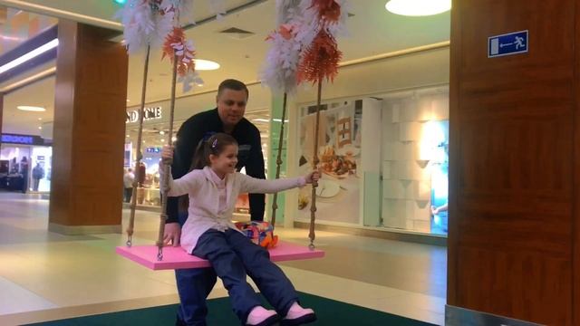 на КАЧЕЛЯХ с ПАПОЙ в тц Лотос Plaza смотреть онлайн