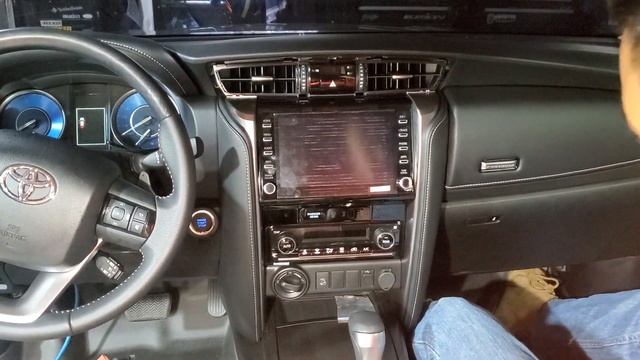 desarmar desmontar quitar radio Toyota Fortuner 2022 instalar radio смотреть онлайн