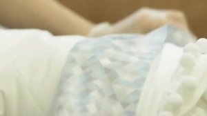 Как завернуть ребёнка в одеяло