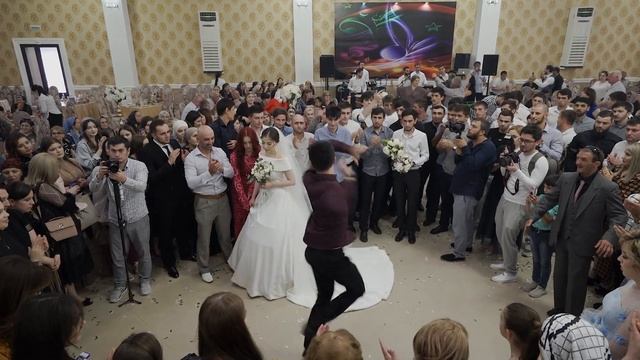 Красивая кумыкская свадьба танец жениха и невесты свадьба в Буйнакске ( Свадьба в Дагестане 2021 смотреть онлайн
