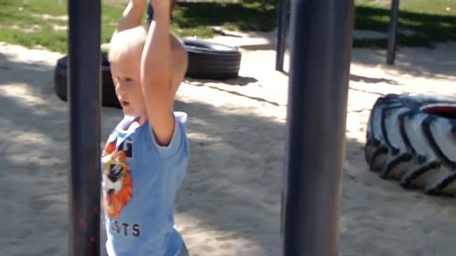 Карусель на цепях - смертельный номер для детей )) смотреть онлайн