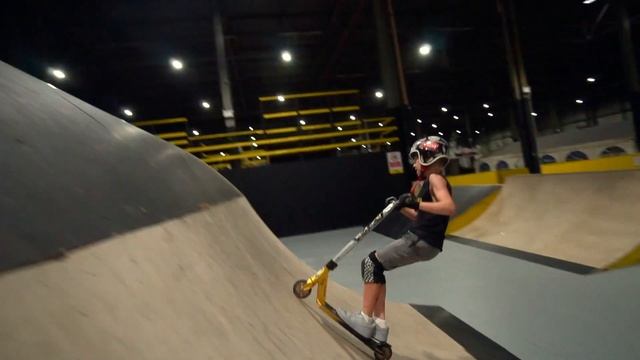 10 YR OLD SCOOTER RIDER - BRIAN GOUGH - SOLO SESSION - THUNDER PARK - INDOOR SKATEPARK N.IRELAND смотреть онлайн