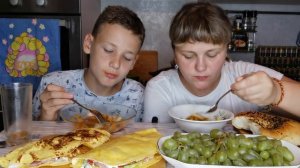 Мукбанг Макароны с гуляшом, тортилья